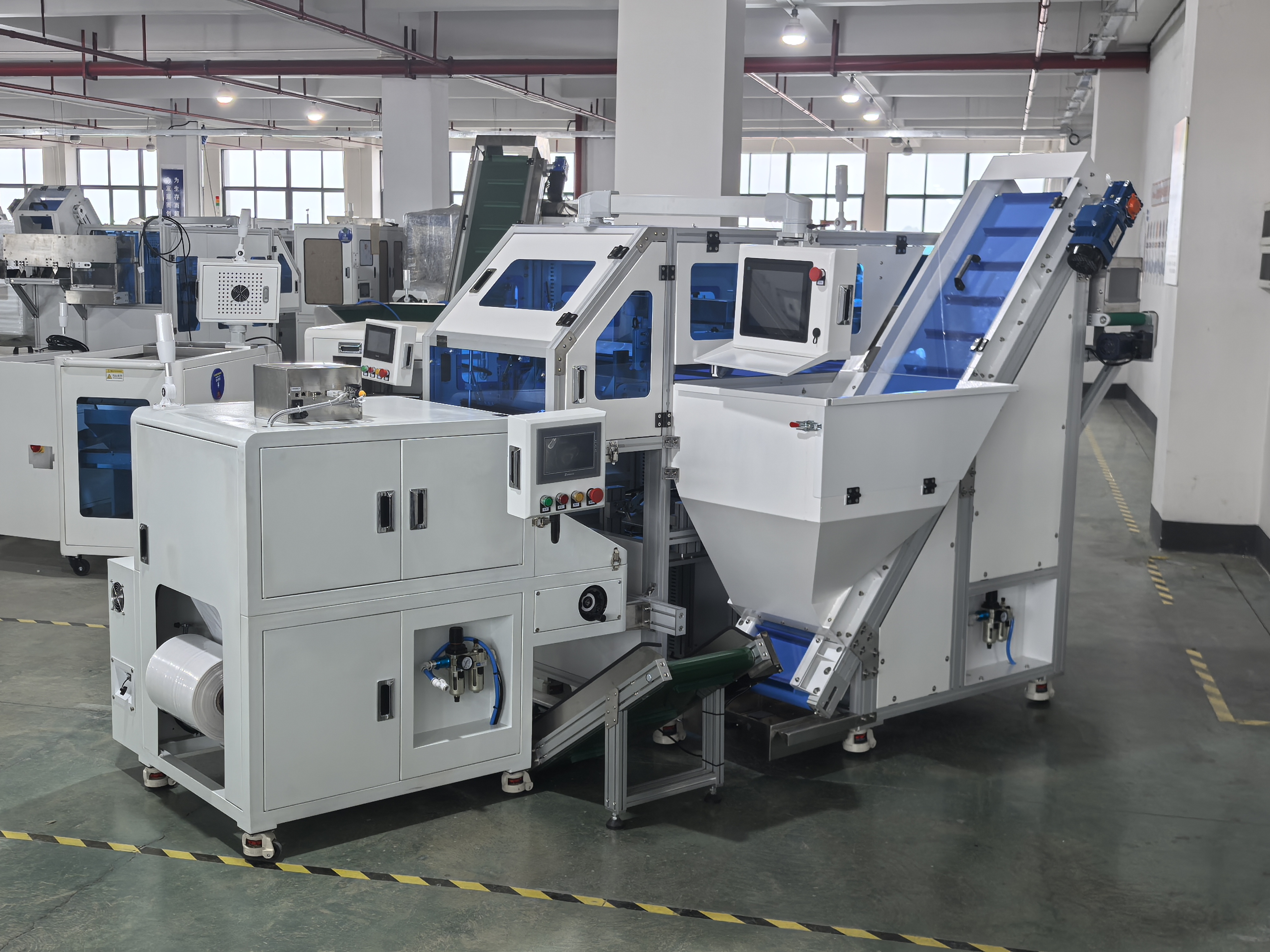 Plastic parts counting and packing machine